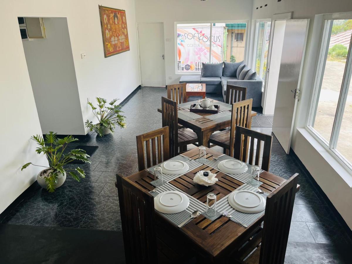 The Lake Round Guest House 캔디 외부 사진