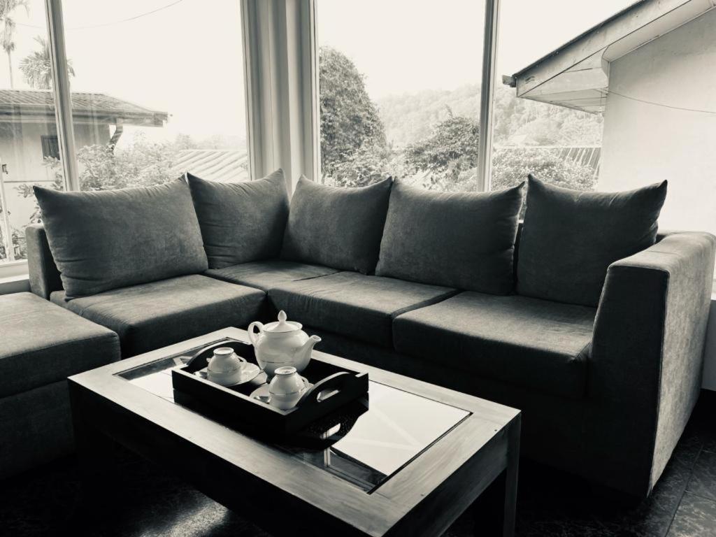 The Lake Round Guest House 캔디 외부 사진